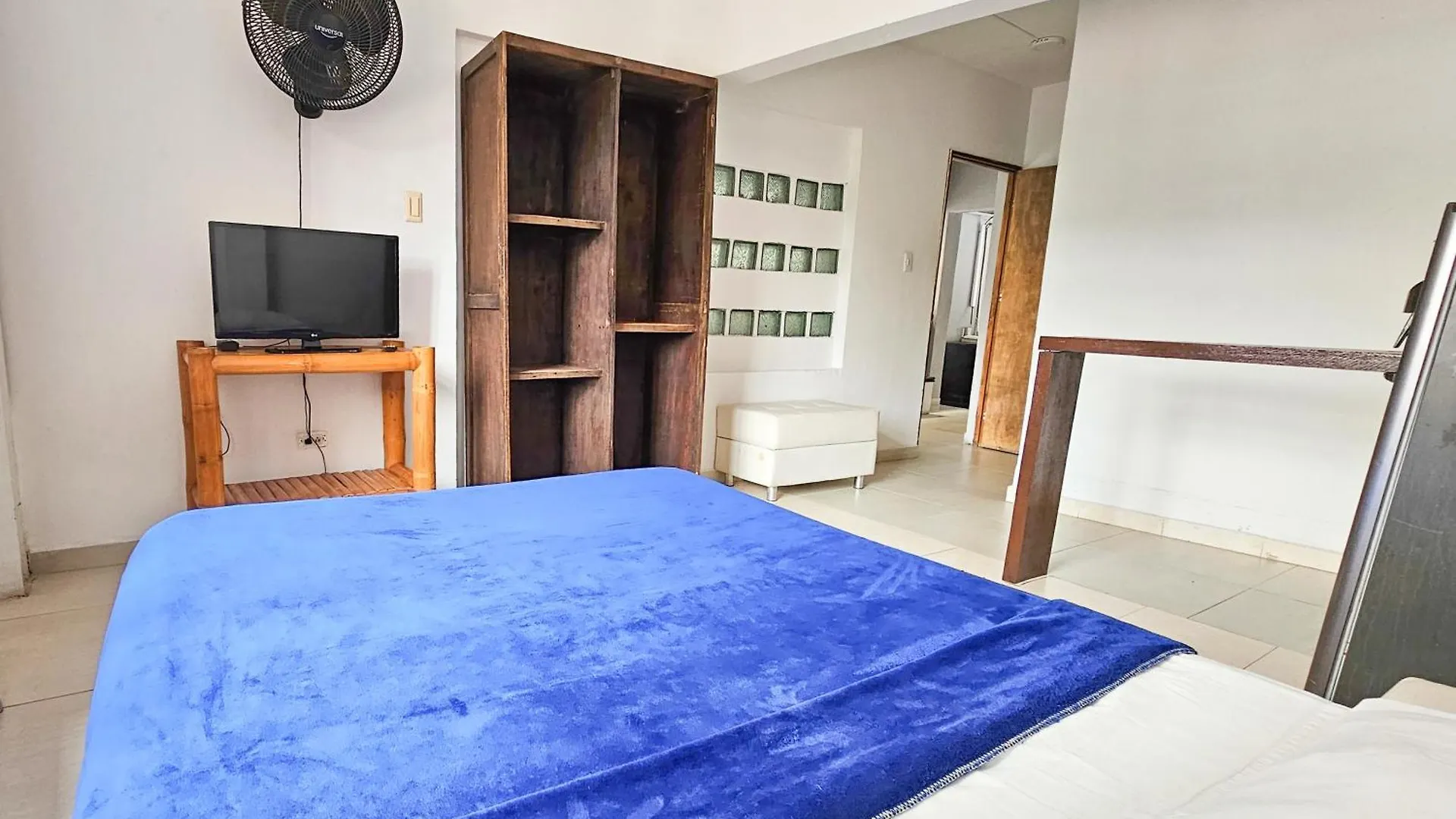La Mercedes Lite Hostal By Mh contacts